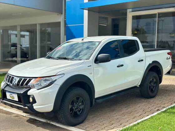 MITSUBISHI L200 TRITON 2.4 16V TURBO DIESEL SPORT GLS CD 4P 4X4 AUTOMÁTICO